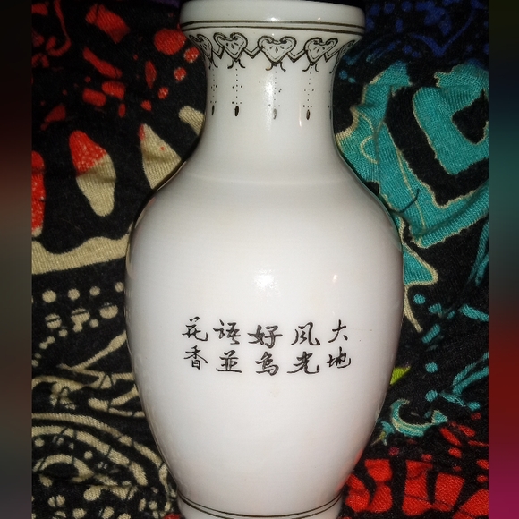 Hand painted tiny vase - Picture 5 of 6